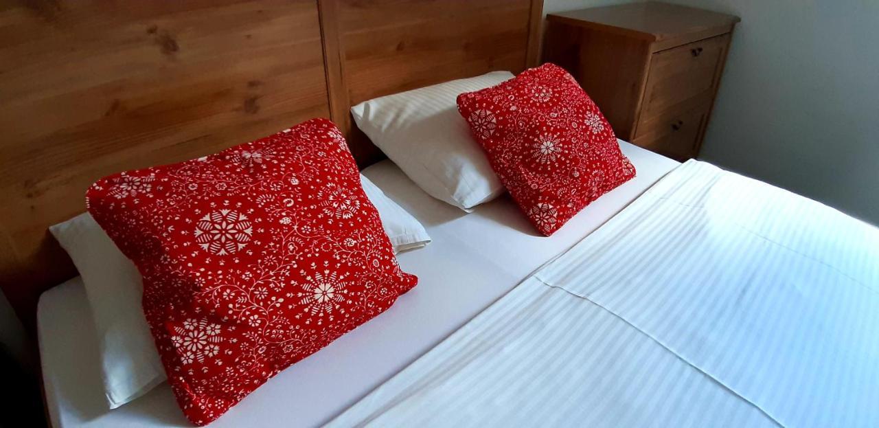Vila Fenix B&B Ружомберок Экстерьер фото