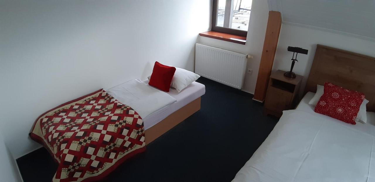Vila Fenix B&B Ружомберок Экстерьер фото