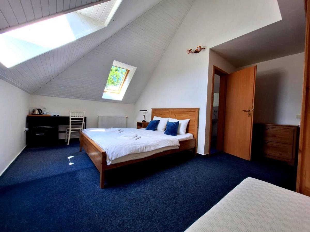 Vila Fenix B&B Ружомберок Экстерьер фото