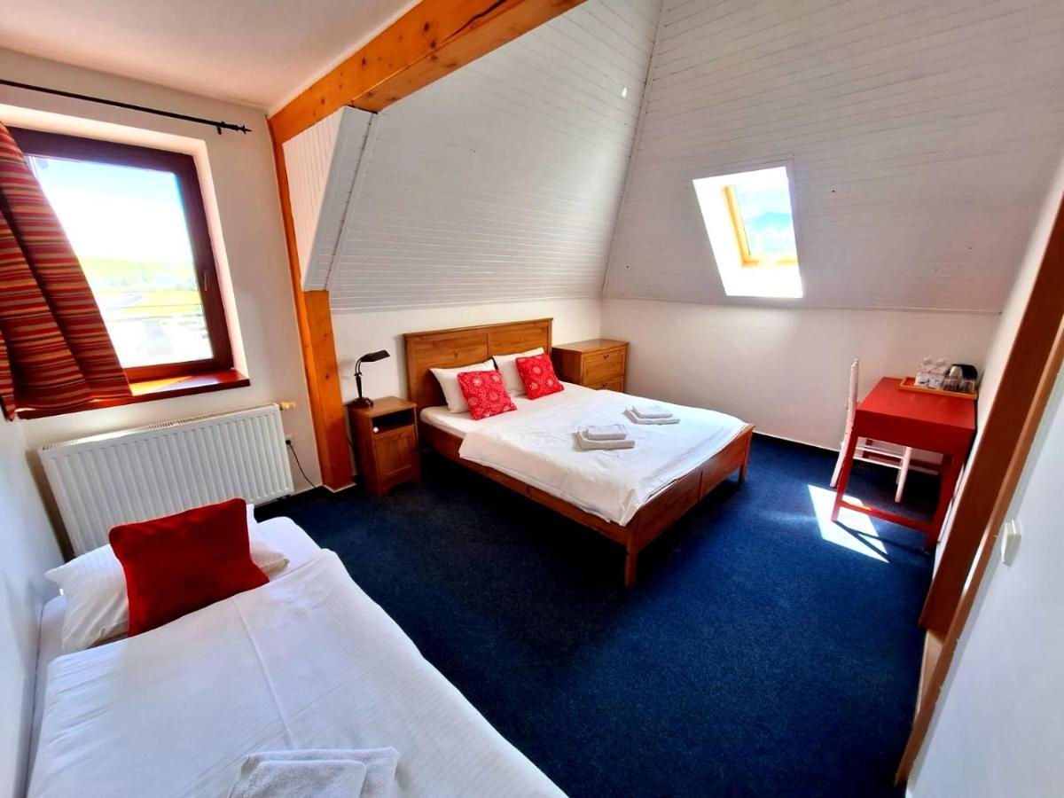 Vila Fenix B&B Ружомберок Экстерьер фото