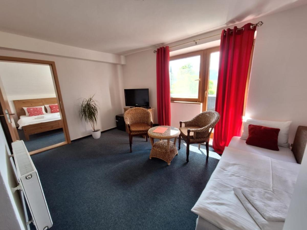 Vila Fenix B&B Ружомберок Экстерьер фото
